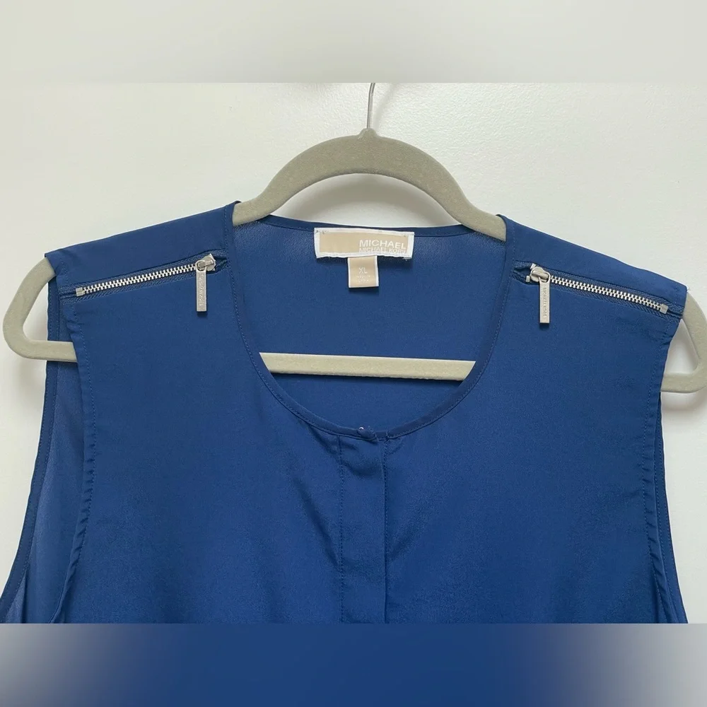 ☀️2/$20 Michael Kors Blue Sleeveless Boxy Blouse w Zipper Shoulder Design | EUC